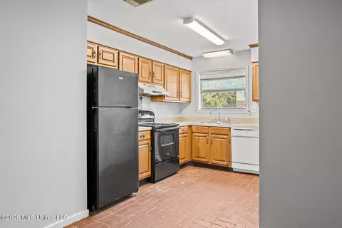 Kitchen - 2337 River Oaks Blvd #A/B, Jackson, MS 39211 photo 4 of 6