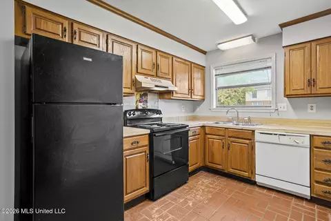 Kitchen - 2337 River Oaks Blvd #A/B, Jackson, MS 39211 photo 5 of 6