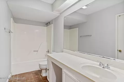 Bath - 2337 River Oaks Blvd #A/B, Jackson, MS 39211 photo 3 of 4