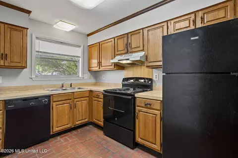 Kitchen - 2337 River Oaks Blvd #A/B, Jackson, MS 39211 photo 2 of 6