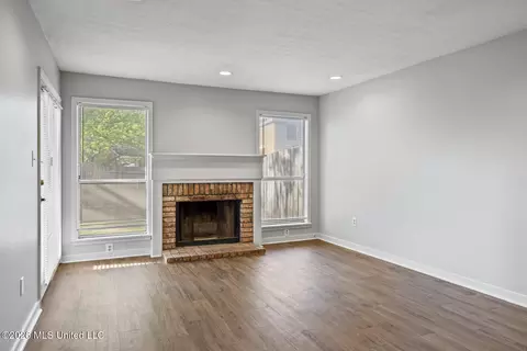 Living - 2337 River Oaks Blvd #A/B, Jackson, MS 39211 photo 1 of 4