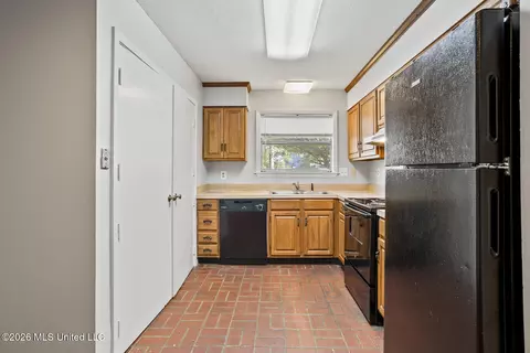 Kitchen - 2337 River Oaks Blvd #A/B, Jackson, MS 39211 photo 1 of 6