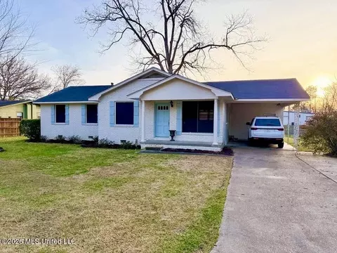 104 Catalpa Dr, Natchez, MS 39120