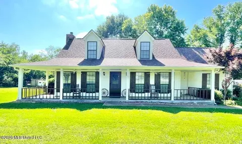 3079 Lake Grove Dr, Hernando, MS 38632