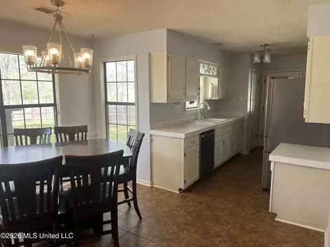 Kitchen - 3079 Lake Grove Dr, Hernando, MS 38632 photo 1 of 2