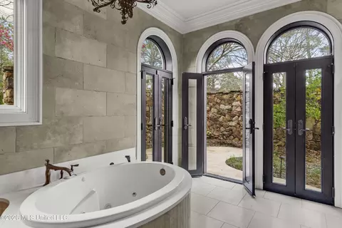 Bath - 4028 Old Canton Rd, Jackson, MS 39216 photo 5 of 8