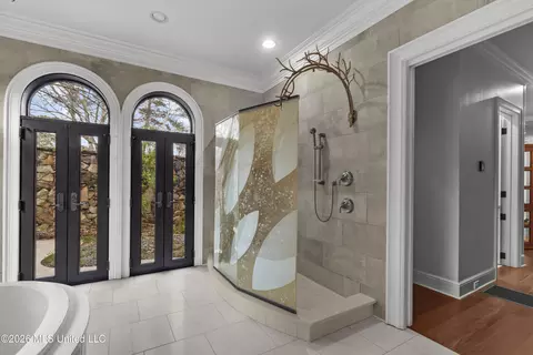 Bath - 4028 Old Canton Rd, Jackson, MS 39216 photo 3 of 8