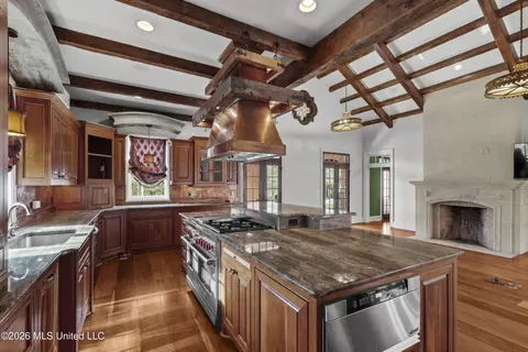 Kitchen - 4028 Old Canton Rd, Jackson, MS 39216 photo 2 of 3