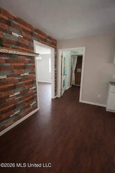 Entry Way - 1146 Johnston Chapel Rd, Summit, MS 39666 photo 2 of 2
