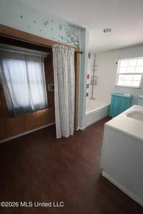 Bath - 1146 Johnston Chapel Rd, Summit, MS 39666 photo 1 of 1