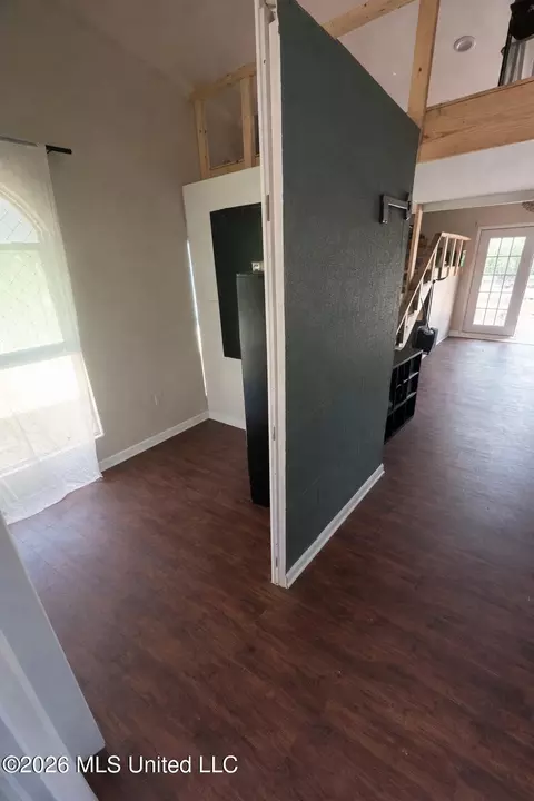 Entry Way - 1146 Johnston Chapel Rd, Summit, MS 39666 photo 1 of 2