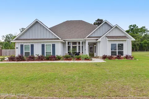 132 Firefly Dr, Lucedale, MS 39452