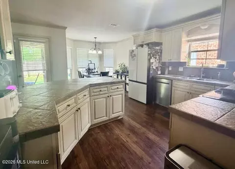 Kitchen - 516 Brighton Trl, Florence, MS 39073 photo 2 of 2