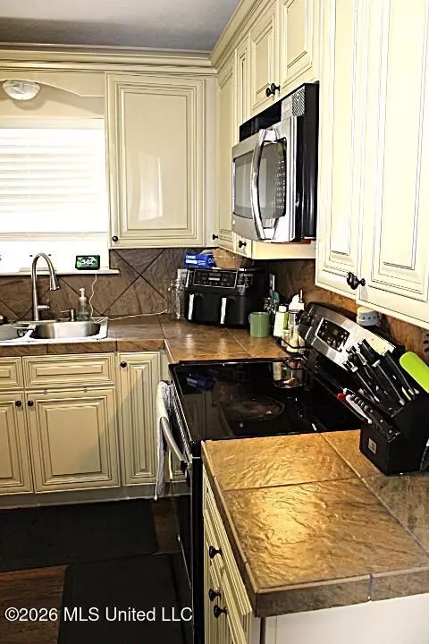 Kitchen - 516 Brighton Trl, Florence, MS 39073 photo 1 of 2