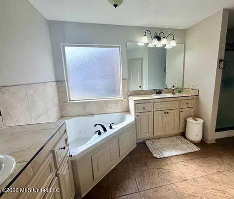 Bath - 516 Brighton Trl, Florence, MS 39073 photo 2 of 4