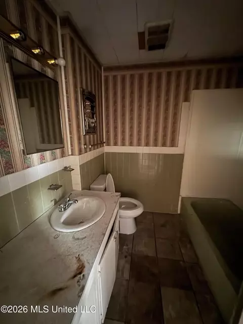 Bath - 2662 Key St, Jackson, MS 39212 photo 1 of 3