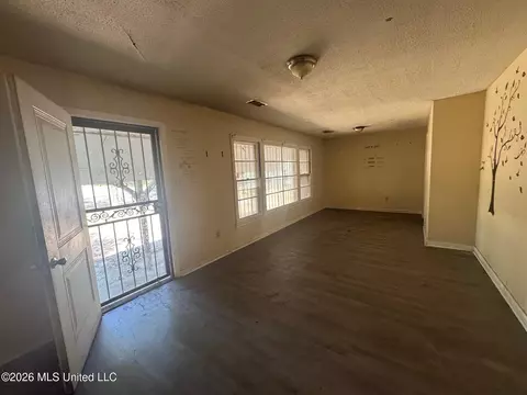 Living - 2662 Key St, Jackson, MS 39212 photo 1 of 3