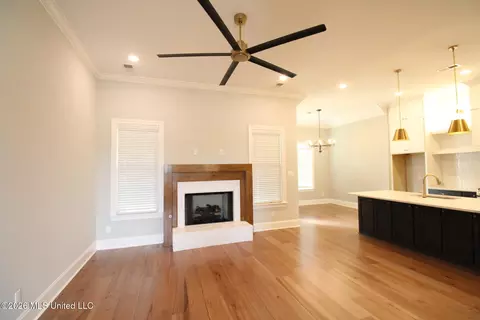 Living - 4007 Bakersfield Dr, Nesbit, MS 38651 photo 1 of 2