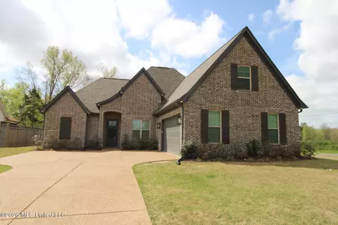 4007 Bakersfield Dr, Nesbit, MS 38651