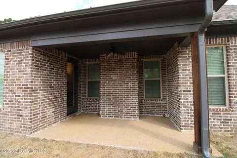 Exterior - 4007 Bakersfield Dr, Nesbit, MS 38651 photo 6 of 7