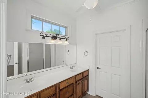 Bath - 4425 Chamberlin Oaks Dr, Hernando, MS 38632 photo 1 of 6