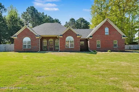 4425 Chamberlin Oaks Dr, Hernando, MS 38632