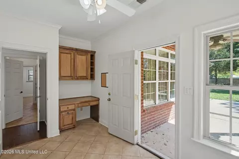 Entry Way - 4425 Chamberlin Oaks Dr, Hernando, MS 38632 photo 3 of 5