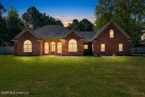 Exterior - 4425 Chamberlin Oaks Dr, Hernando, MS 38632 photo 4 of 8