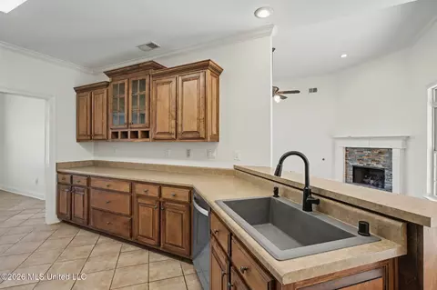 Kitchen - 4425 Chamberlin Oaks Dr, Hernando, MS 38632 photo 1 of 2