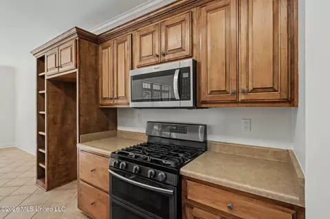 Kitchen - 4425 Chamberlin Oaks Dr, Hernando, MS 38632 photo 2 of 2
