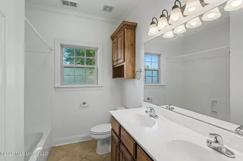Bath - 4425 Chamberlin Oaks Dr, Hernando, MS 38632 photo 3 of 6