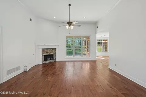 Living - 4425 Chamberlin Oaks Dr, Hernando, MS 38632 photo 3 of 3