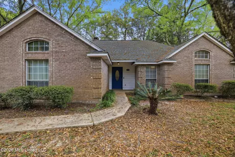 1909 Hemlock Dr, Gautier, MS 39553