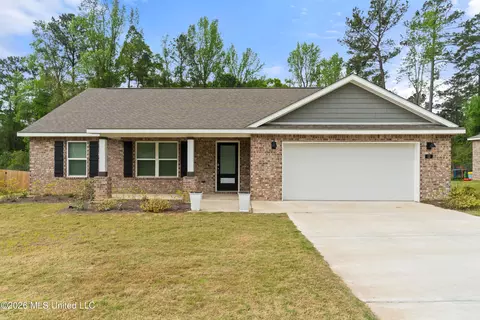 13 Vermont Dr, Petal, MS 39465