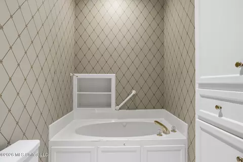 Bath - 1641 Acadia Ct, Jackson, MS 39211 photo 2 of 5