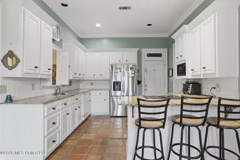 Kitchen - 1641 Acadia Ct, Jackson, MS 39211 photo 2 of 5