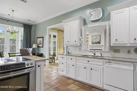 Kitchen - 1641 Acadia Ct, Jackson, MS 39211 photo 5 of 5