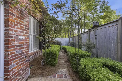 Exterior - 1641 Acadia Ct, Jackson, MS 39211 photo 4 of 4