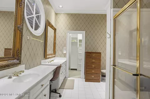 Bath - 1641 Acadia Ct, Jackson, MS 39211 photo 1 of 5