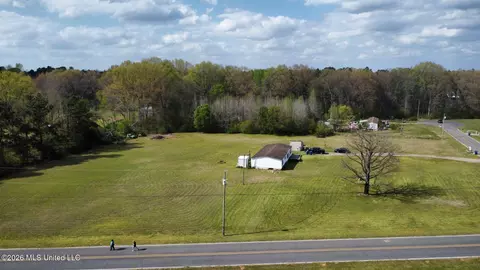 3323 Robert Dr, Hernando, MS 38632 photo 2