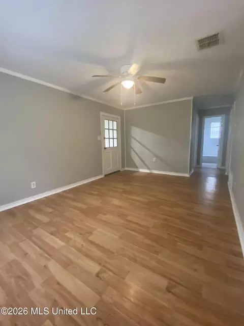 Living - 6013 Elder Ferry Rd, Moss Point, MS 39563 photo 3 of 4