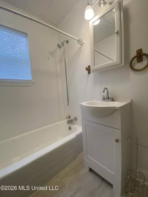 Bath - 6013 Elder Ferry Rd, Moss Point, MS 39563 photo 3 of 3