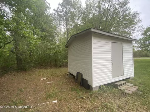 Exterior - 6013 Elder Ferry Rd, Moss Point, MS 39563 photo 6 of 11