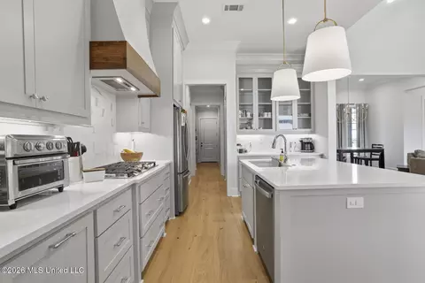 Kitchen - 346 Wellstone Pl, Madison, MS 39110 photo 4 of 5
