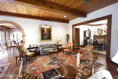 Living - 657 Zetus Rd, Brookhaven, MS 39601 photo 3 of 11