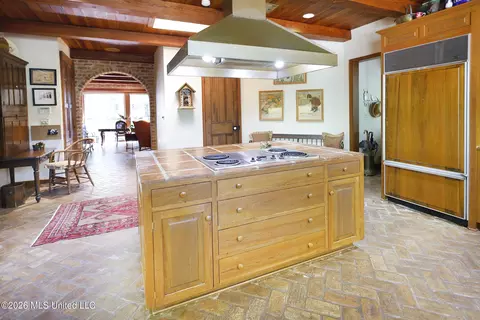 Kitchen - 657 Zetus Rd, Brookhaven, MS 39601 photo 2 of 3