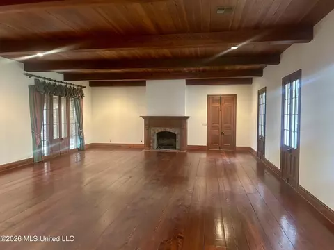 Living - 657 Zetus Rd, Brookhaven, MS 39601 photo 9 of 11