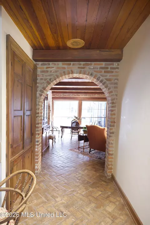 Entry Way - 657 Zetus Rd, Brookhaven, MS 39601 photo 4 of 5
