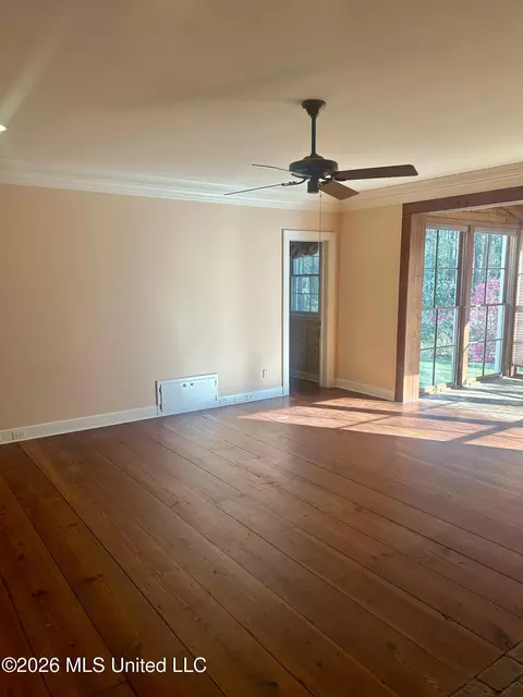 Living - 657 Zetus Rd, Brookhaven, MS 39601 photo 11 of 11