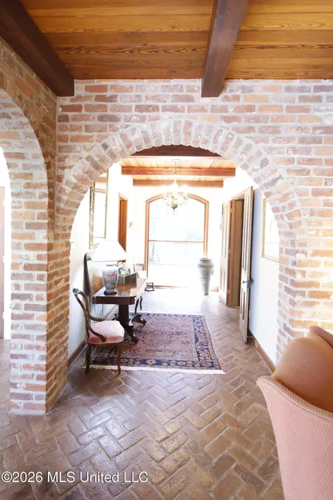 Entry Way - 657 Zetus Rd, Brookhaven, MS 39601 photo 3 of 5